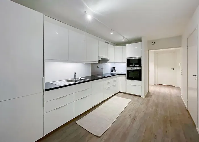 Unique Place By 19 *