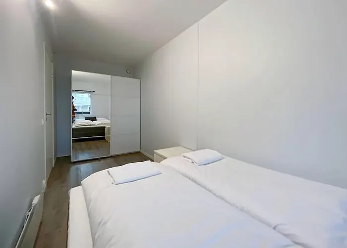 Unique Place By 19 *