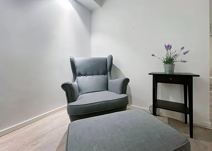 Unique Place By 19 *