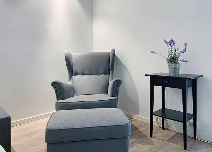 Unique Place By 19 *