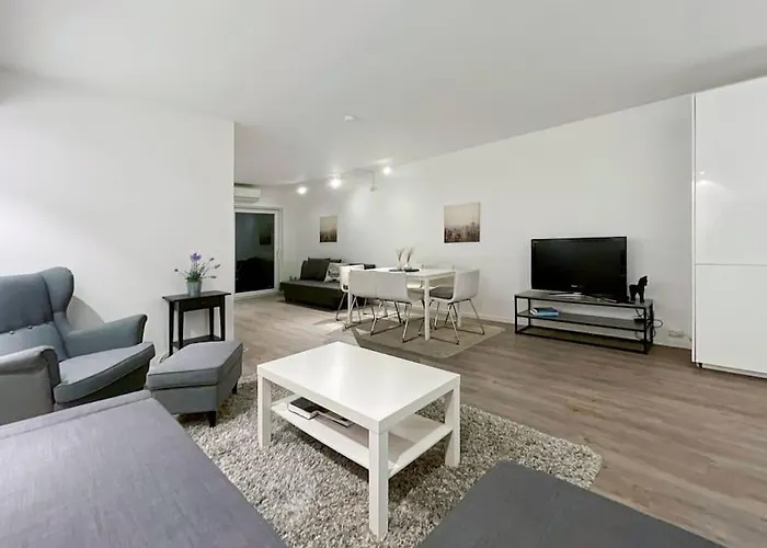 Unique Place By 19 *